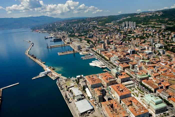 Deluxe Apartment Marina With A Private Parking Rijeka Dış mekan fotoğraf